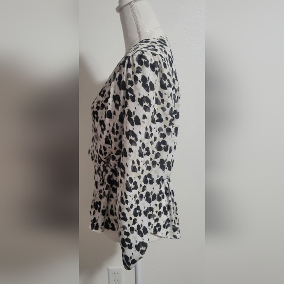 Cabi Leopard print wrap style roushing on sleeve top size small - Picture 2 of 14